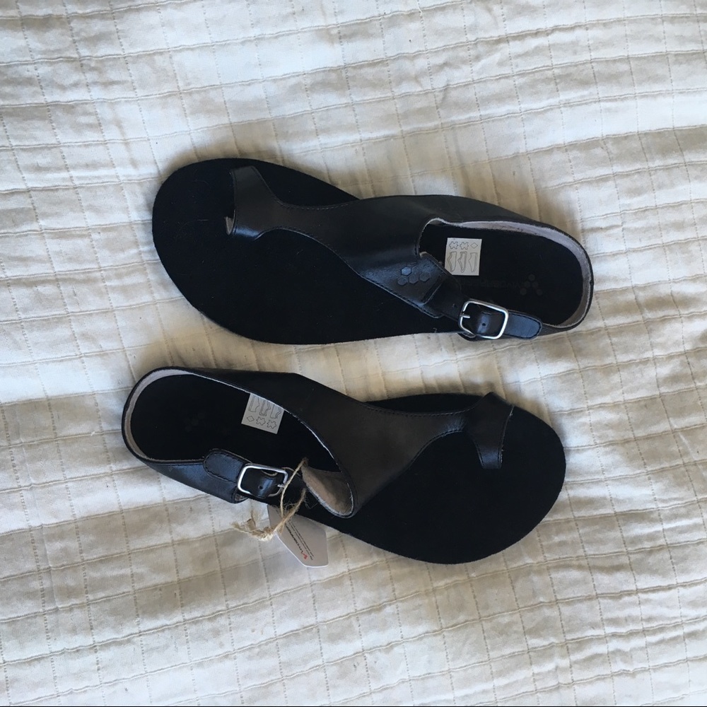 NWT Vivobarefoot sandals